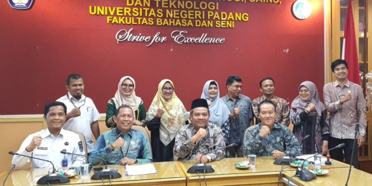 Kerja Sama FBS UNP dan Disbudpar Kuantan Singingi untuk Pengembangan Seni dan Budaya