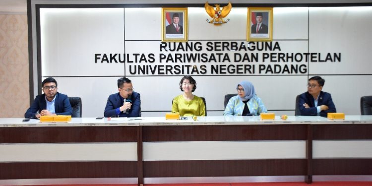 Strategi Layanan di Industri Perhotelan FPP UNP Hadirkan Profesor dari Korea Selatan