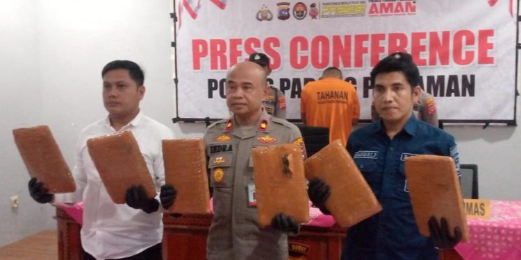 Penyelundupan 16 Kg Ganja Digagalkan, Pemuda Ditangkap dalam Taksi Online di Padang Pariaman