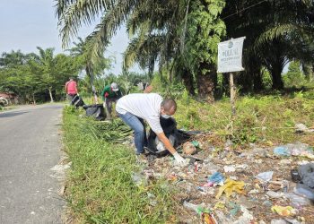 Peringatan Hari Lingkungan Hidup dengan Aksi Bersih TPS Illegal di Umban Sari Atas Rumbai