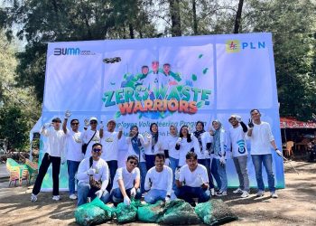 Dorong Kesadaran Lingkungan Bersama PLN UID Sumatera Barat Wujudkan Aksi Peduli di Pantai Air Manis