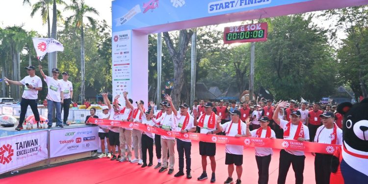 Kemitraan Teknologi Indonesia-Taiwan Melalui Happy Run Taiwan Excellence Dari APTIKNAS