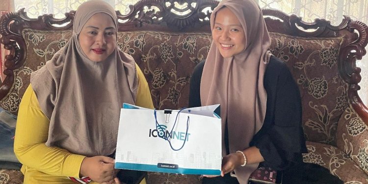 Apresiasi Pelanggan Setia, PLN Icon Plus Kunjungi Pelanggan di Padang Pariaman Lewat Program TERANET