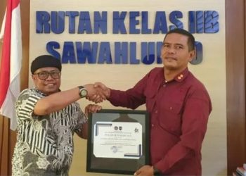 Direktur CV BMK H Jhon Reflita Menerima Penghargaan Dari Kanwil Dirjen Pemasyarakatan Sumbar