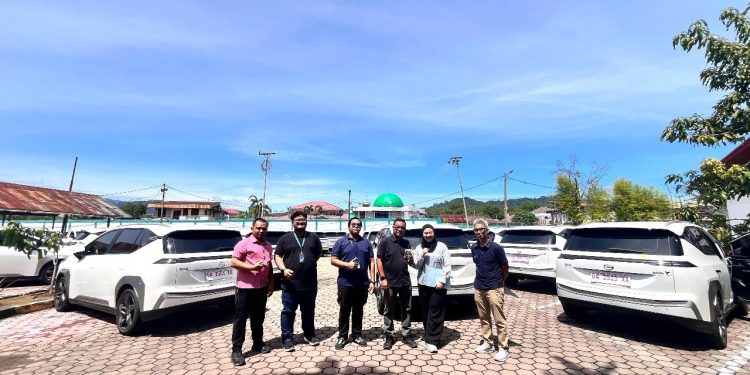 Wujudkan Ekosistem EV, PLN Serahkan 27 Mobil Listrik ke Sumatera Barat untuk Operasional