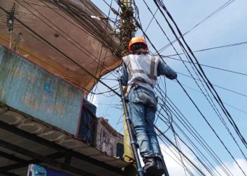 Akselerasi Penataan Jaringan Tertibkan Kabel FO di Jalan Khatib Sulaiman Padang Panjang