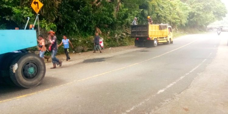 Perbaikan Jalan Rusak di Gates Mendapat Apresiasi dari Warga oleh BPJN Sumbar