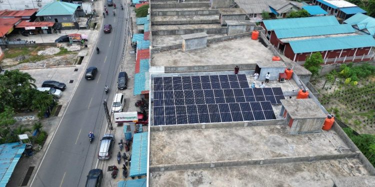 Dukung Energi Terbarukan, Sukses Jalankan Uji Komisi PLTS di Kantor Bank Riau Kepri Syariah Tanjung Uban