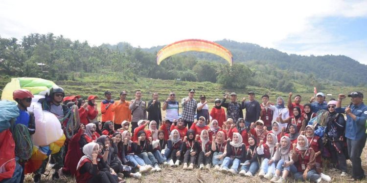 Uji Terbang 40 Paralayang Jajal Venue Batu Tanjung Sawahlunto