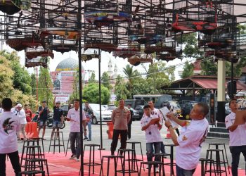 Ratusan Burung Berkicau di Halaman Polres Pasbar dalam Lomba Bird Cup 1