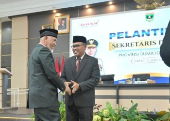 Gubernur Puji Gaya Kerja Senyap Yozarwardi Sebagai Pj Sekda yang Berdampak Besar