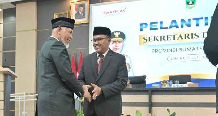 Gubernur Puji Gaya Kerja Senyap Yozarwardi Sebagai Pj Sekda yang Berdampak Besar