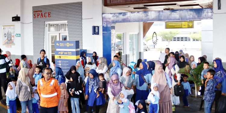 KAI Divre II Sumbar Layani 1 Juta Penumpang Semester I 2025 Tumbuh 13 Persen dari Tahun Lalu