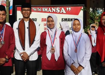 Apresiasi Tiga Pelajar SMAN 1 Sawahlunto Raih Medali di Kejuaraan Tenis TDP Junior