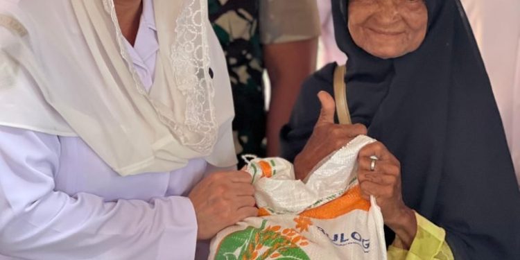 Pemkab Natuna Luncurkan Bantuan Pangan Beras untuk Warga Rentan
