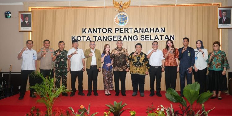 Uji Coba Integrasi NIB dan NOP oleh Wamen Ossy di Kota Tangsel