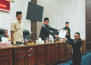 Nota Pengantar Rancangan Perubahan KUA dan PPAS APBD 2025 Diterima DPRD Solok Selatan