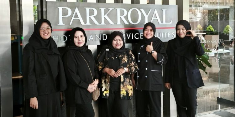 Penguatan Kompetensi Dosen melalui Program Magang Industri di UNP