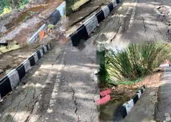 Trotoar Rusak di Kelok Tarok Lubang Panjang Kota Sawahlunto Semakin Memprihatinkan