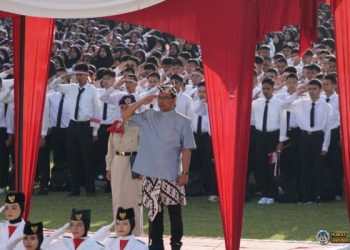 Rektor UNP Pimpin Upacara HUT Kemerdekaan RI ke-80