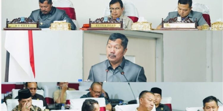 Rapat Paripurna III DPRD, Bupati Sampaikan Tanggapan Fraksi terhadap Ranperda RPJMD dan Tiga Ranperda 2025