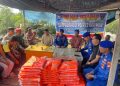 Satpolairud Polres Karimun Bagikan 100 Pelampung kepada Nelayan untuk Keselamatan Laut