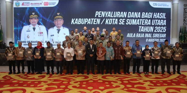 Serahkan DBH, Gubernur Sumut Tekankan Kolaborasi Bupati dan Wali Kota Perkuat Layanan Dasar UHC