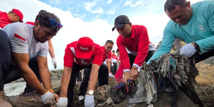 HUT ke-80 RI, Gubernur Mahyeldi: Rayakan Kemerdekaan Melalui Gotong Royong dan Peduli Lingkungan