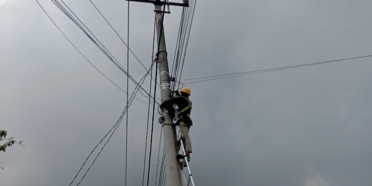 Komitmen Jaga Keandalan Internet, Pemeliharaan Jaringan Kabel di Kerinci Kanan