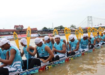 Dukung Tradisi Pacu Jalur, Sponsori Tim Sultan Sakti Bakung Batuah di Taluk Kuantan 2025