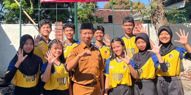 SMA Negeri 5 Jember Dukung Siswa Ikuti Lomba Drumband di Malaysia