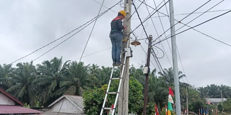 Mitigasi Risiko Gangguan Internet Tingkatkan Keandalan Lewat Pemeliharaan Rutin di Gunung Sahilan