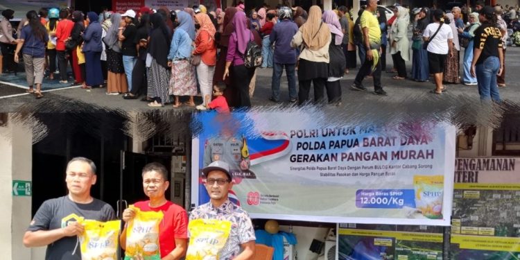 HUT RI ke-80, Polresta Sorong Kota dan Bulog Salurkan 15 Ton Beras Murah