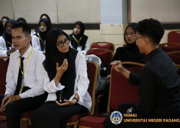 Juru Bahasa Isyarat Untuk Mahasiswa Disabilitas di PKKMB 2025 UNP