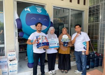 Rayakan Hari Pelanggan Nasional dengan Souvenir untuk Pelanggan ICONNET di Kota Padang