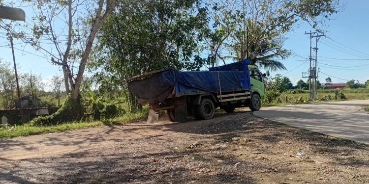 Pengusaha Kayu Berinisial I Bantah Isu Buron ke Wartawan