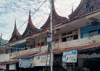 Layanan Internet Optimal, Pemeliharaan Kabel Fiber Optik di Pasar Sawahlunto