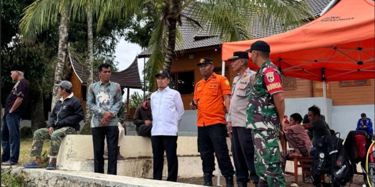 Ketua DPRD Agam Kunjungi Lokasi Pencarian Nelayan Hilang di Danau Maninjau