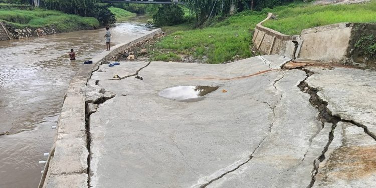 Proyek BWS Papua Barat di Kali Mariai SP 2 Diduga Gagal dengan Talut Retak dan Ambruk