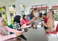 Penyaluran Honor Guru Ngaji, Tiga Guru Kitab di Kelurahan Sumbersari Menerima