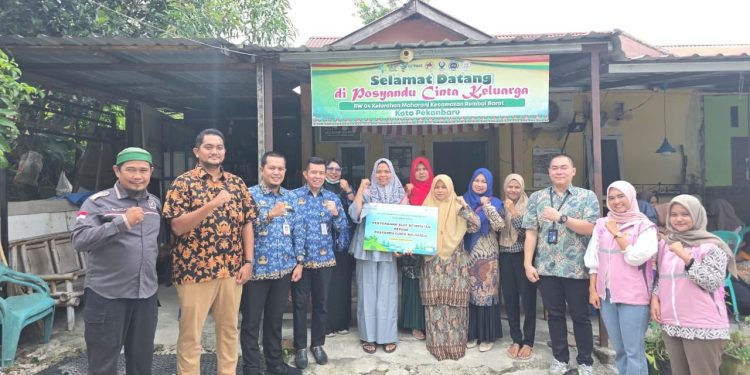 PLN Salurkan Bantuan Alat Kesehatan untuk Posyandu Cinta Keluarga di Pekanbaru