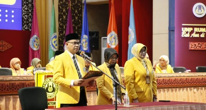 Kukuhkan 587 Lulusan PPG, Rektor Tekankan Pentingnya Kompetensi Digital Era Pendidikan 4.0