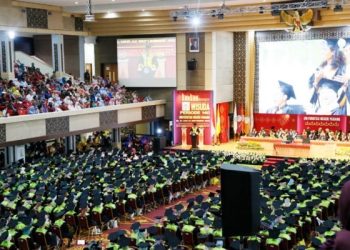 Gelar Wisuda ke-140, Direktur Kelembagaan Ditjen Dikti Berikan Empat Pesan untuk Lulusan UNP