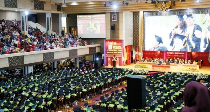 Gelar Wisuda ke-140, Direktur Kelembagaan Ditjen Dikti Berikan Empat Pesan untuk Lulusan UNP