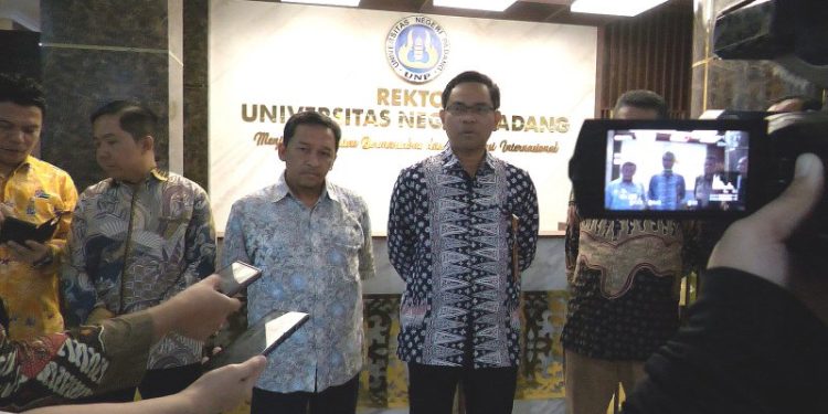UNP Ikut Drill Gempa Tsunami, Rektor Tegaskan Komitmen Kampus Siaga Bencana