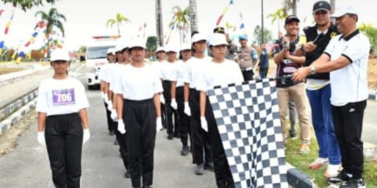 Wakil Bupati Toba Melepas Tarkam 2025 Lomba Jalan Beregu
