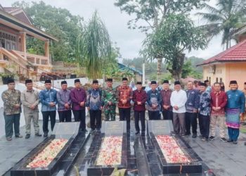 Ziarah Pemkot ke Makam Alm H. Fauzi Siin