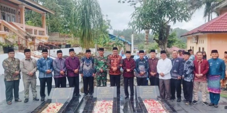 Ziarah Pemkot ke Makam Alm H. Fauzi Siin