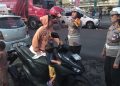 Operasi Zebra Hari Pertama, Sat Lantas Polres Bitung Tunjukkan Wajah Humanis dengan Helm Simpatik