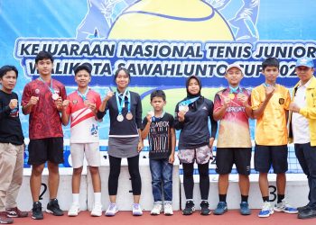 Petenis Sawahlunto Raih Prestasi di Kejuaraan Nasional Tenis Junior TDP Walikota Cup